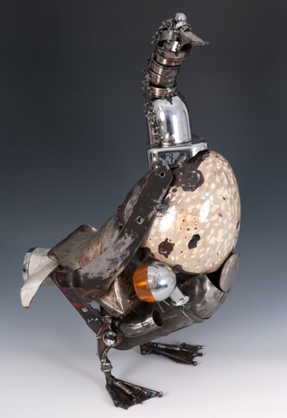 Illustration for article titled These Sculptures Turn Car Parts Into An Entire Animal Kingdom